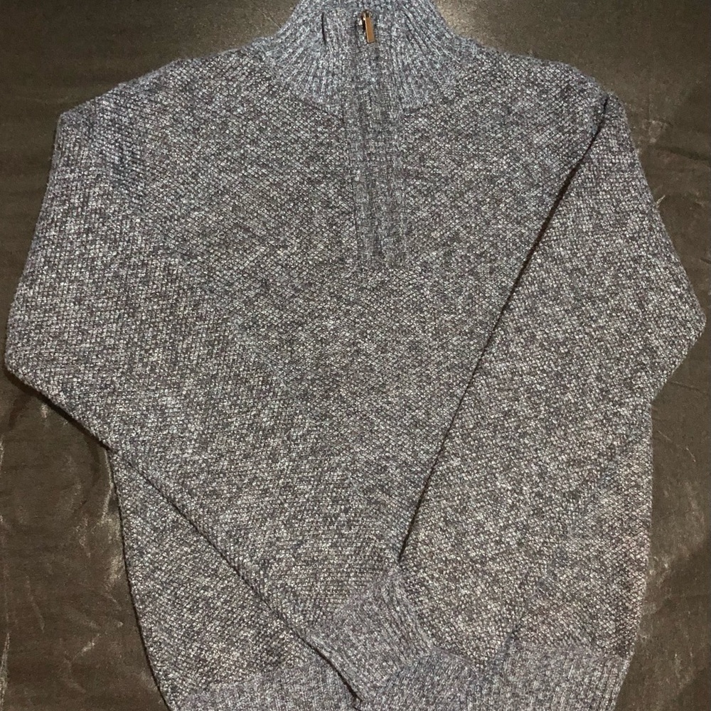 Gray Turtleneck Sweater with Classic Knit Design